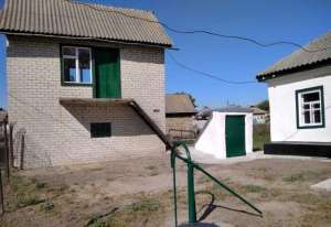 Продам старый дом в центре села Степанки, 18 км от города Черкассы.