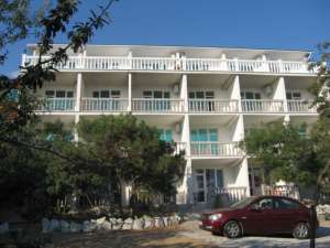 Продаётся гостиница в Алупке (ЮБК) в 250м от моря 24 номера - оголошення