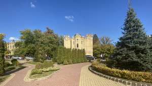 Продаётся квартира в особняке в центре Киева в парке КПИ. Хозяин - объявление
