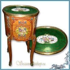 Продаётся столик - консоль с мраморной столешницей.