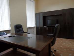 Сдам офис, ст.м. Театральная, евроремонт, 100м.кв., 2500 у.е.СРОЧНО! - объявление