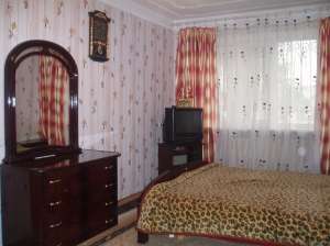 Сдам свою 2 к.кв. в центре Евпатории - оголошення