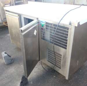 Стол холодильный б/у 2 двери, с выносным агрегатом TECNODOM CHILLER TF02EKOSG