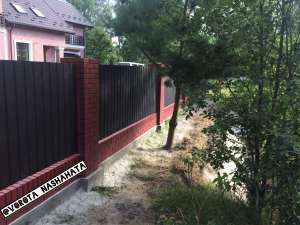 Суцільні стовпи від виробника у формі клінкерної цегли.