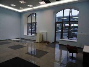Фасадное помещение, площадь 220 м2 в Киеве сдам в аренду.