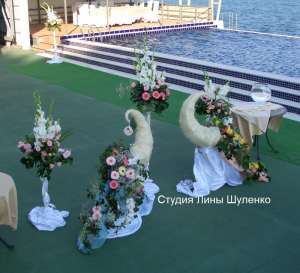 Флористическое оформление ярких событий,праздников в Крыму. Тематическое украшение выставок, презентаций, ярмарок, концертов.
