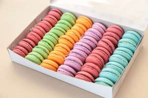 Французское пирожное Macarons, все больше и больше проникает в сердца украинских девушек. Это произведение французских кондитеров  - объявление