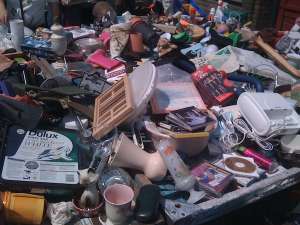 ����� ����