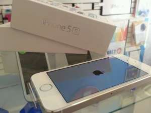 ������ 2 �������� 1 ��������� Apple, iPhone 16GB 5S - ����������