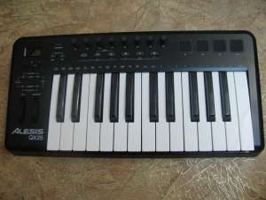 ������ ����-���������� Alesis QX25
