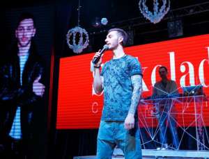 �������